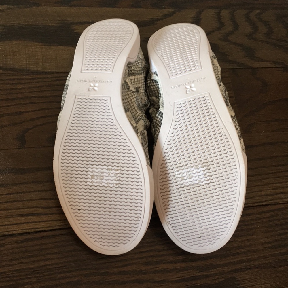 Shoes - Picture 3 of 4
